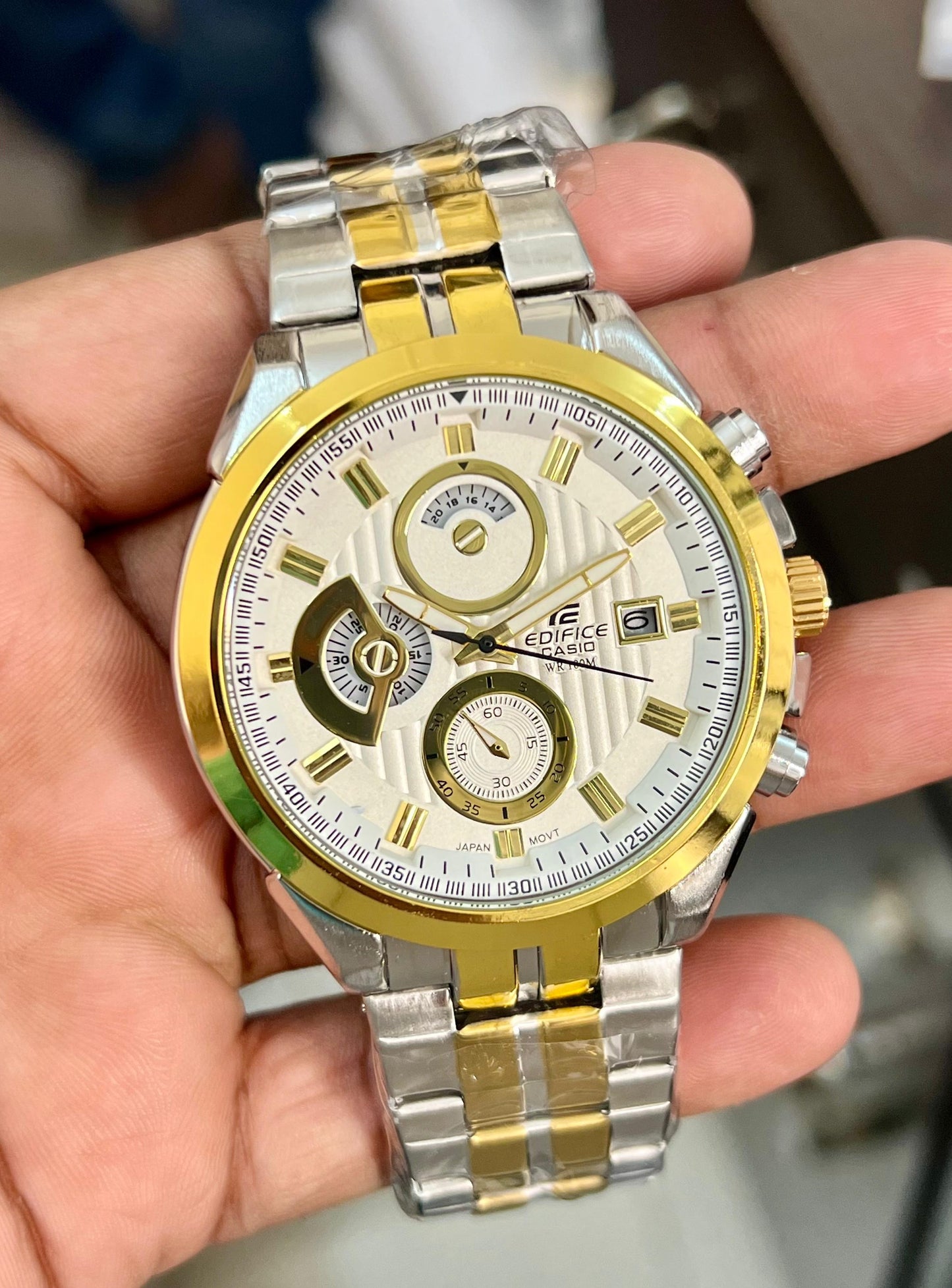 Casio Edifice EFR-556: Dynamic Chronograph